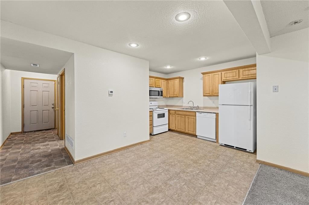 Photo 5 of 34 - 18501 E 3rd Street Court N, Independence, MO 64056