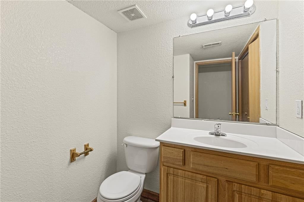 Photo 7 of 34 - 18501 E 3rd Street Court N, Independence, MO 64056