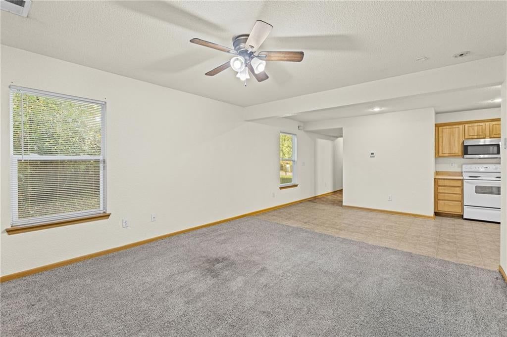 Photo 8 of 34 - 18501 E 3rd Street Court N, Independence, MO 64056