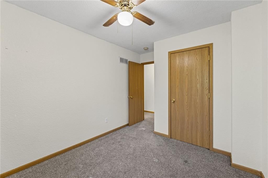 Carpet at 18501 E 3rd Street Court N, Independence, MO 64056
