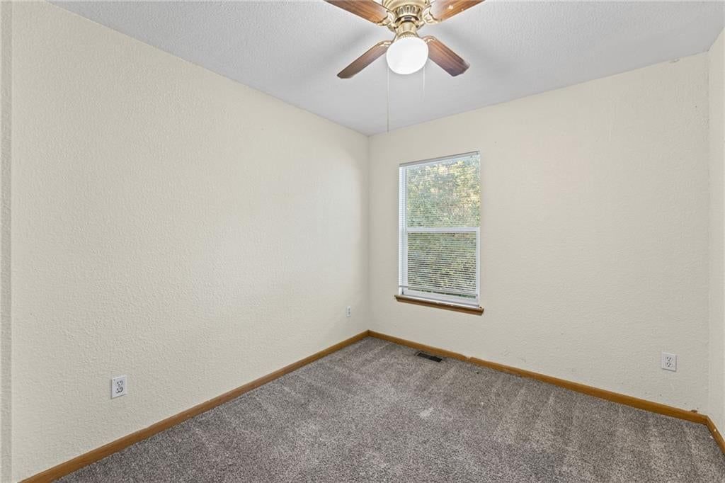 Photo 11 of 34 - 18501 E 3rd Street Court N, Independence, MO 64056