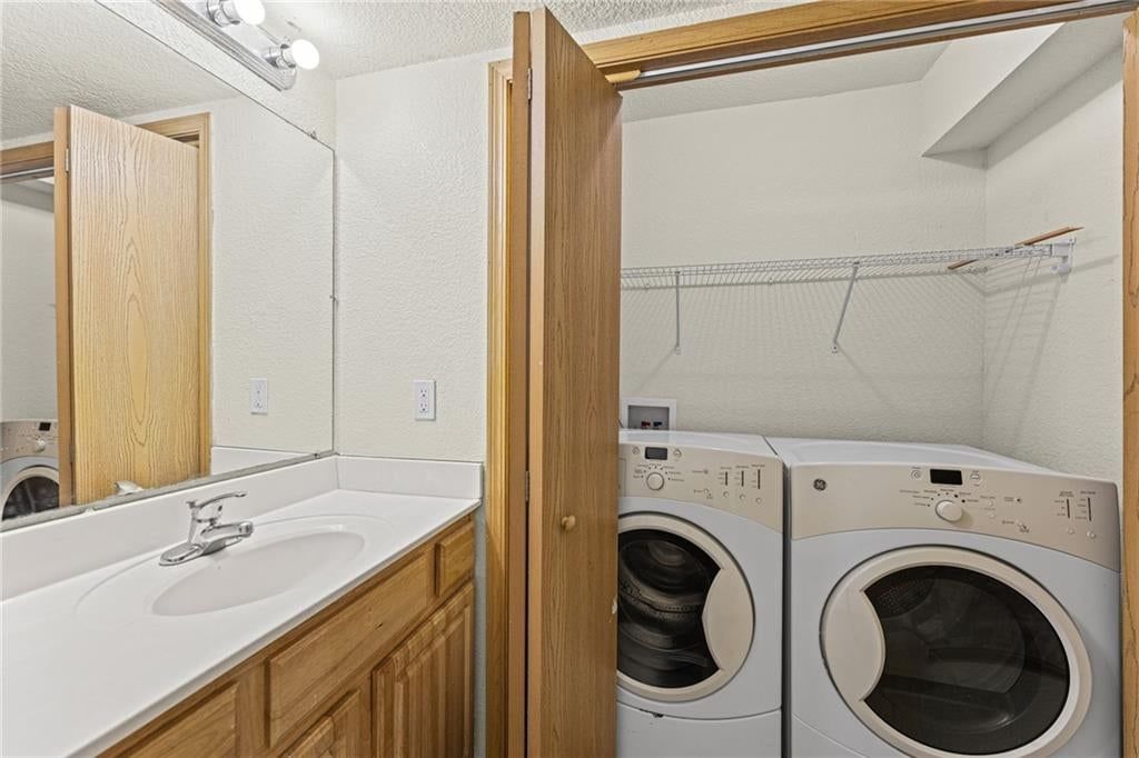 Photo 12 of 34 - 18501 E 3rd Street Court N, Independence, MO 64056
