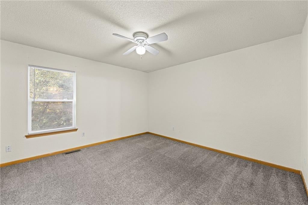 Photo 13 of 34 - 18501 E 3rd Street Court N, Independence, MO 64056