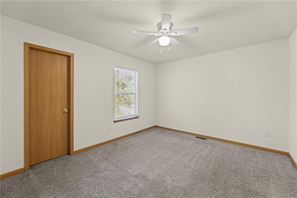 Photo 15 of 34 - 18501 E 3rd Street Court N, Independence, MO 64056