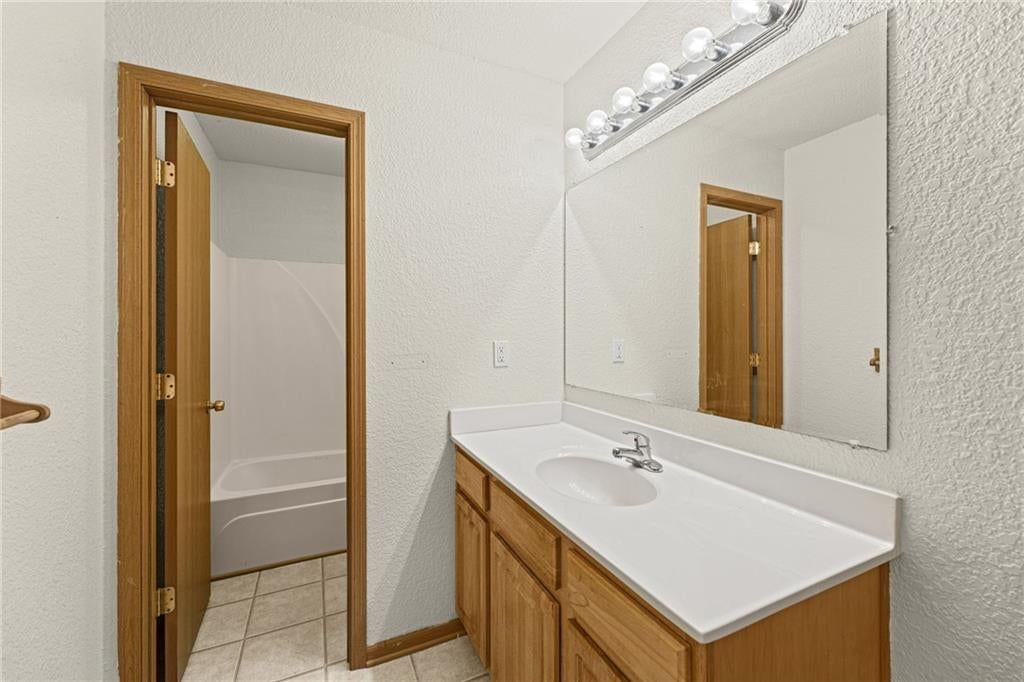 Photo 22 of 34 - 18501 E 3rd Street Court N, Independence, MO 64056
