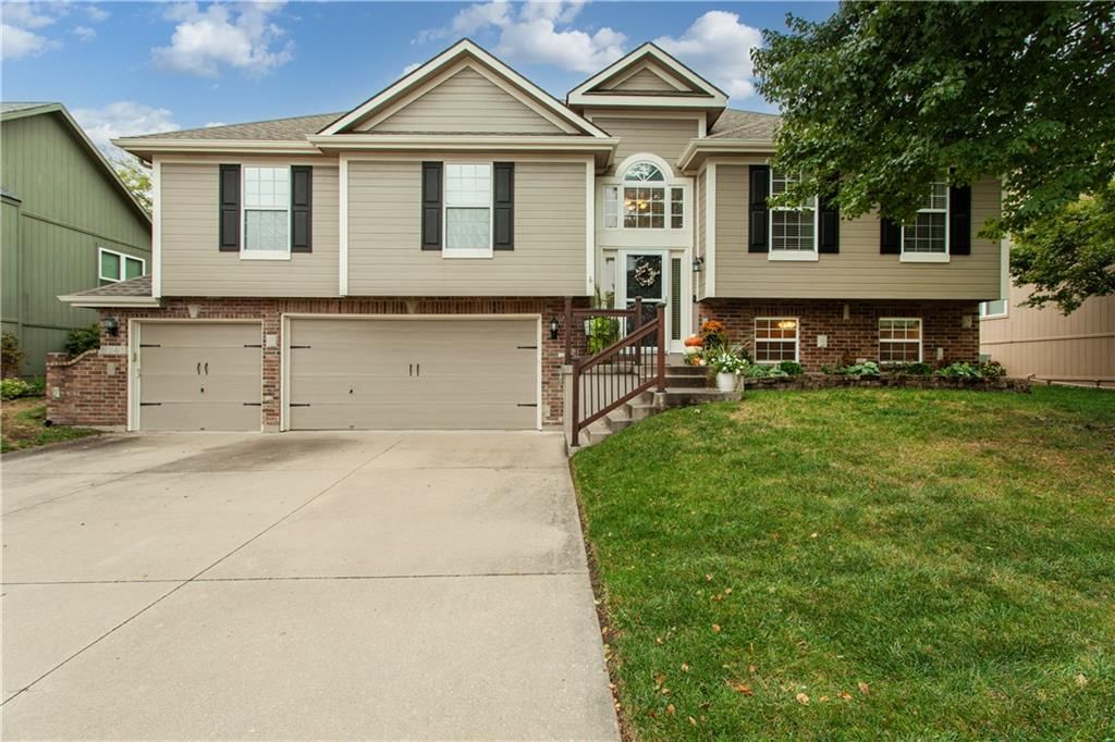 1341 SE Dalton Drive, Lee's Summit, MO