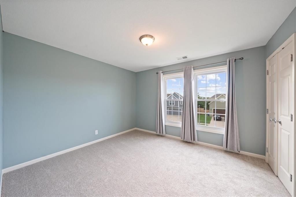 Photo 18 of 32 - 10138 Theden Circle, Lenexa, KS 66220