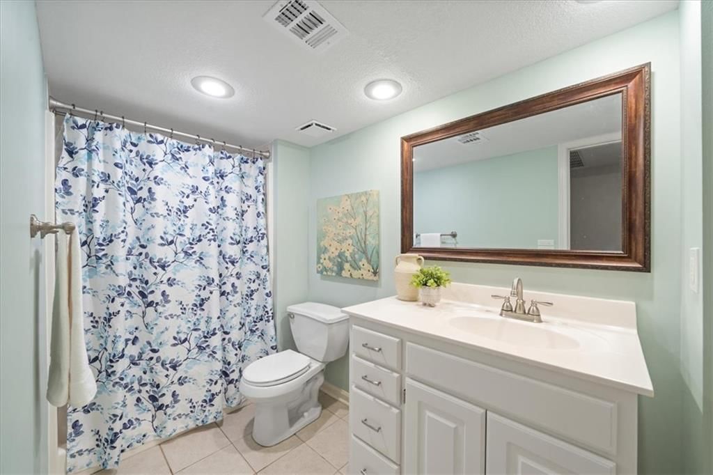 Photo 26 of 32 - 10138 Theden Circle, Lenexa, KS 66220