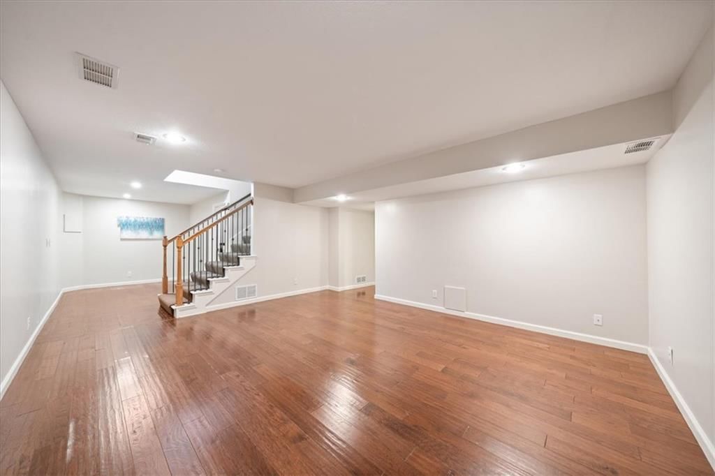 Photo 25 of 32 - 10138 Theden Circle, Lenexa, KS 66220