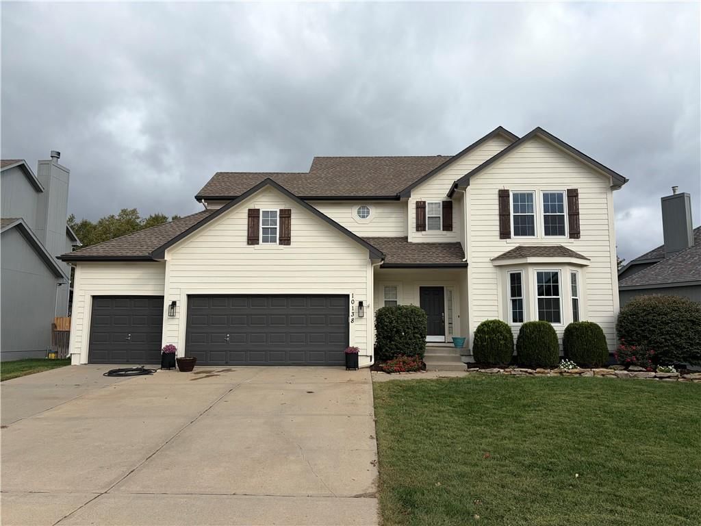 10138 Theden Circle, Lenexa, KS: listing photo 2