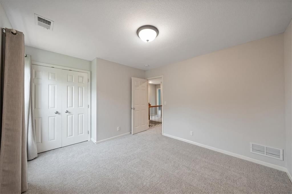 Photo 20 of 32 - 10138 Theden Circle, Lenexa, KS 66220