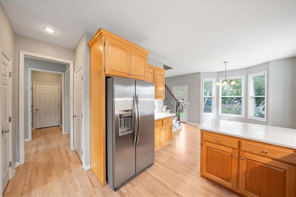 Photo 7 of 32 - 10138 Theden Circle, Lenexa, KS 66220