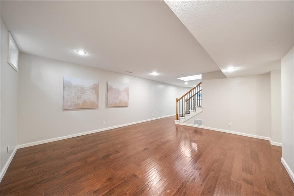 Photo 24 of 32 - 10138 Theden Circle, Lenexa, KS 66220