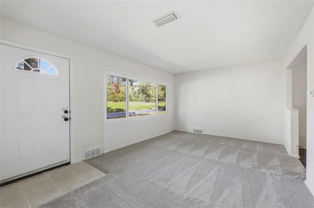 Photo 5 of 33 - 11235 Bristol Terrace, Kansas City, MO 64134