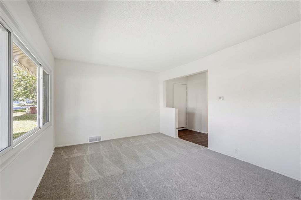 Photo 7 of 33 - 11235 Bristol Terrace, Kansas City, MO 64134