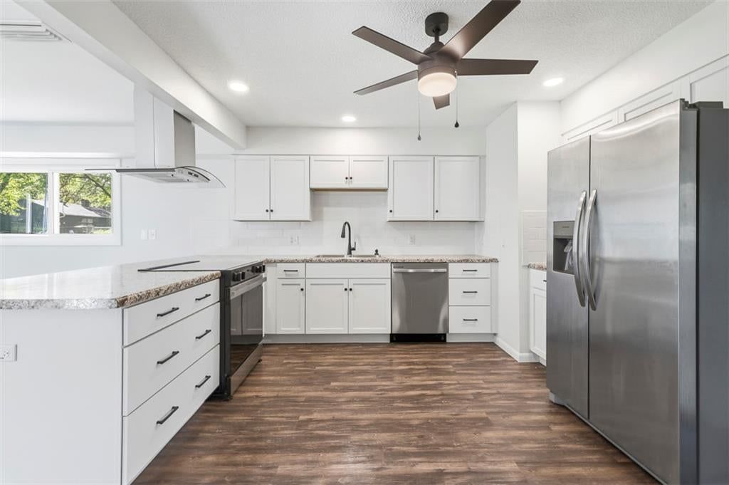 Photo 12 of 33 - 11235 Bristol Terrace, Kansas City, MO 64134