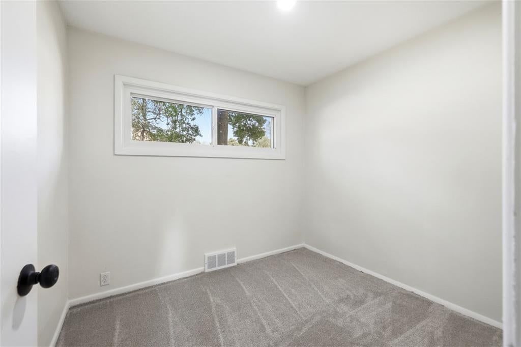 Photo 23 of 33 - 11235 Bristol Terrace, Kansas City, MO 64134
