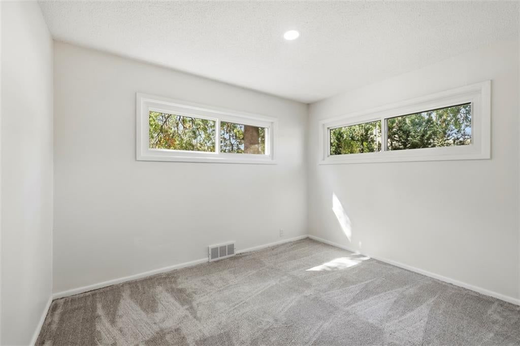 Photo 24 of 33 - 11235 Bristol Terrace, Kansas City, MO 64134