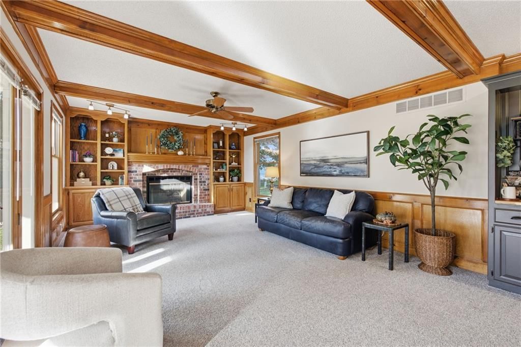 Ceiling beams at 11212 W 115TH Street, Overland Park, KS 66210