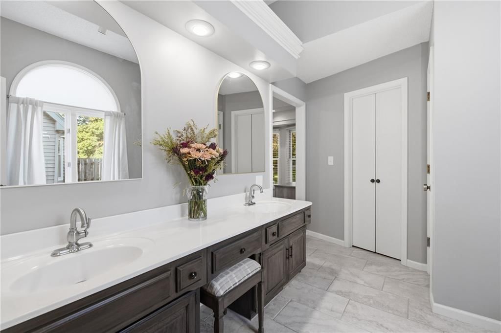 Photo 18 of 37 - 11212 W 115TH Street, Overland Park, KS 66210