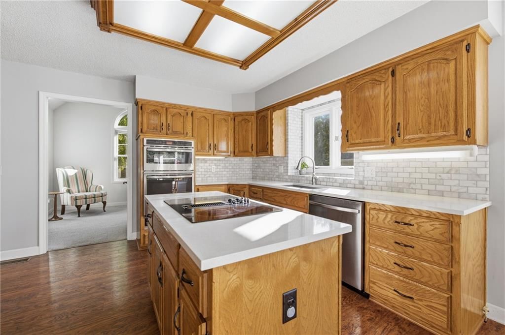 Double oven at 11212 W 115TH Street, Overland Park, KS 66210