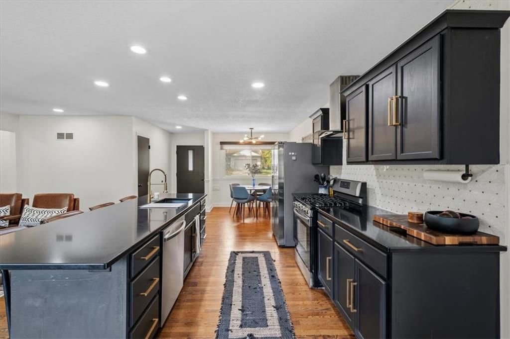 Photo 6 of 33 - 8601 Belleview Avenue, Kansas City, MO 64114