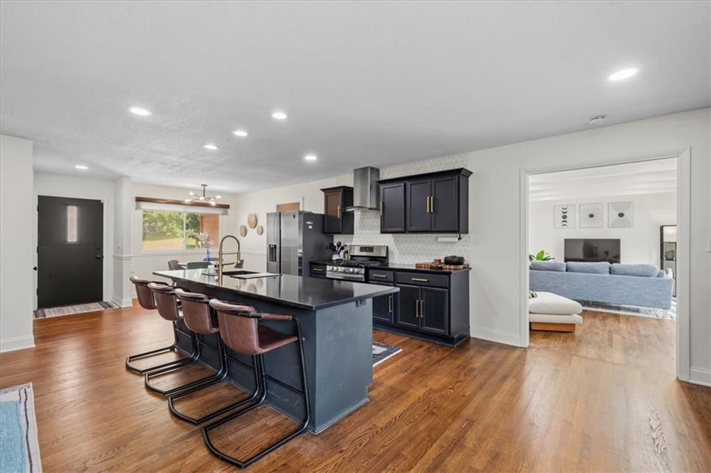 Photo 7 of 33 - 8601 Belleview Avenue, Kansas City, MO 64114