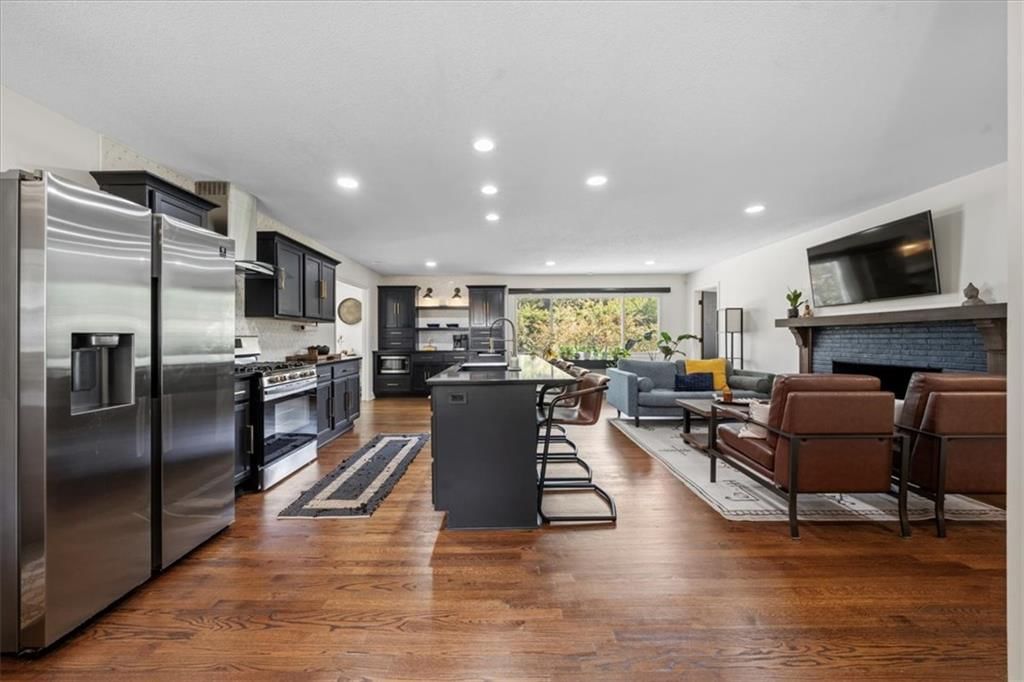 Open floor plan at 8601 Belleview Avenue, Kansas City, MO 64114