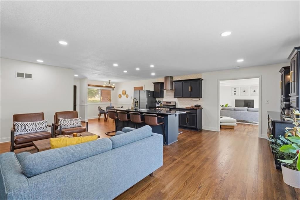 Photo 10 of 33 - 8601 Belleview Avenue, Kansas City, MO 64114