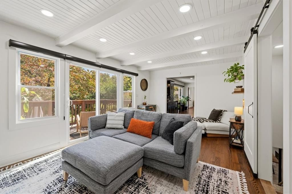 Photo 12 of 33 - 8601 Belleview Avenue, Kansas City, MO 64114