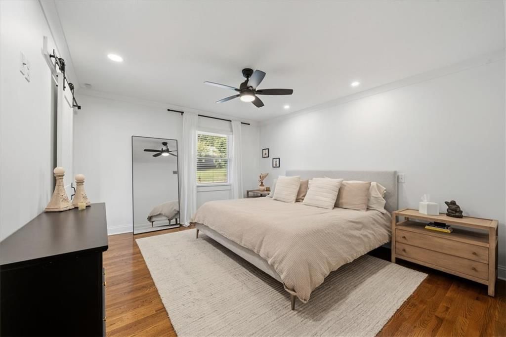 Main-floor primary bedroom at 8601 Belleview Avenue, Kansas City, MO 64114