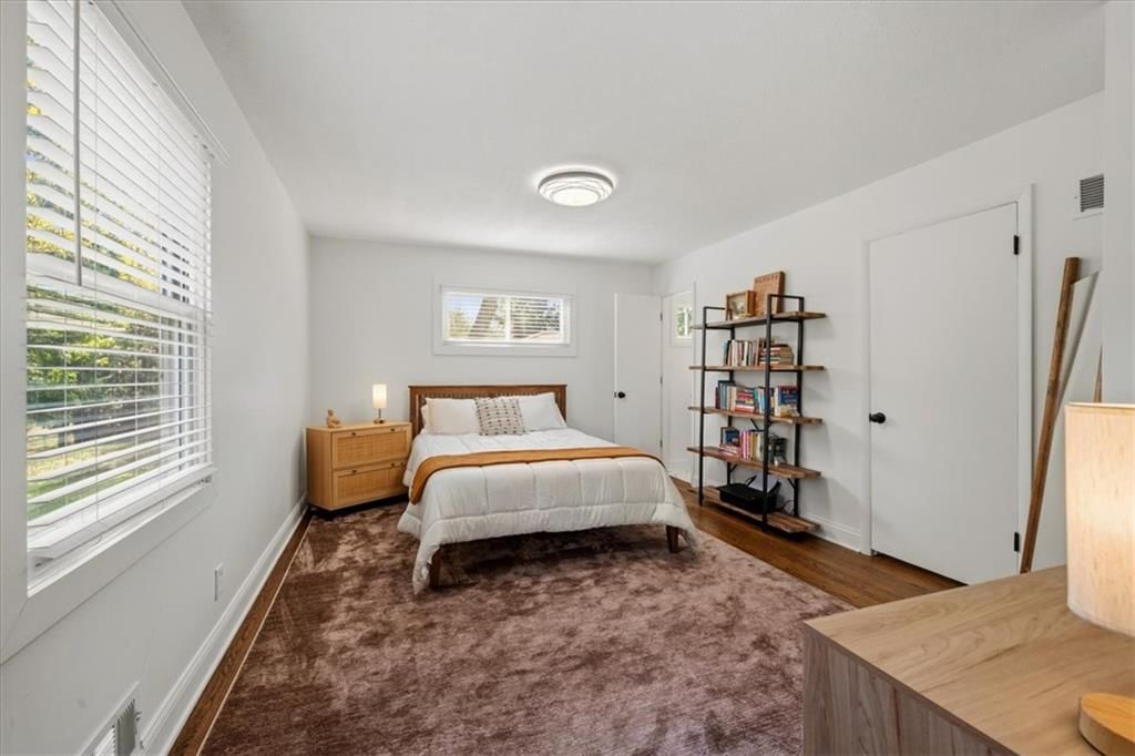 Black hardware and carpet at 8601 Belleview Avenue, Kansas City, MO 64114