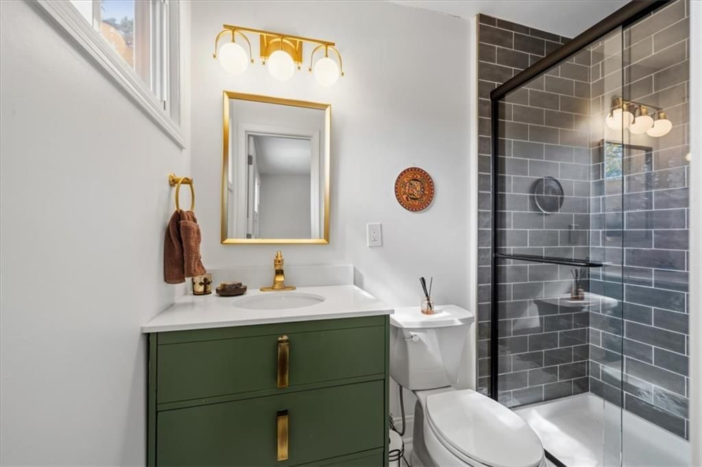 Photo 23 of 33 - 8601 Belleview Avenue, Kansas City, MO 64114