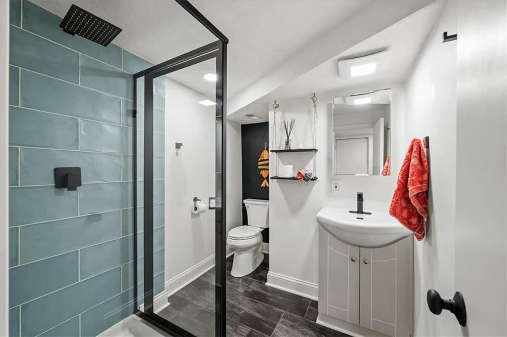 Photo 30 of 33 - 8601 Belleview Avenue, Kansas City, MO 64114
