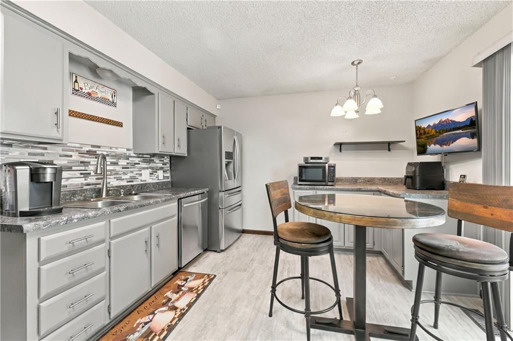 17308-17310 E 48th Street Court S, Independence, MO: listing photo 3