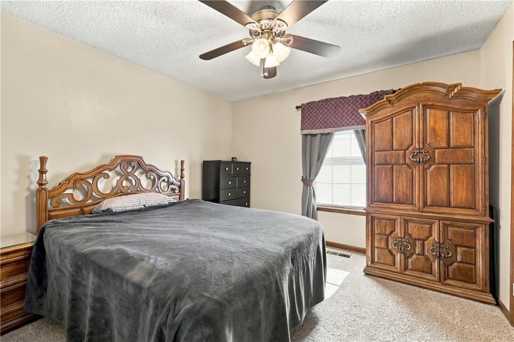Photo 5 of 17 - 17308-17310 E 48th Street Court S, Independence, MO 64055