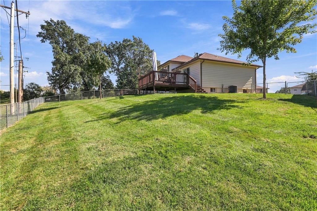Photo 12 of 17 - 17308-17310 E 48th Street Court S, Independence, MO 64055