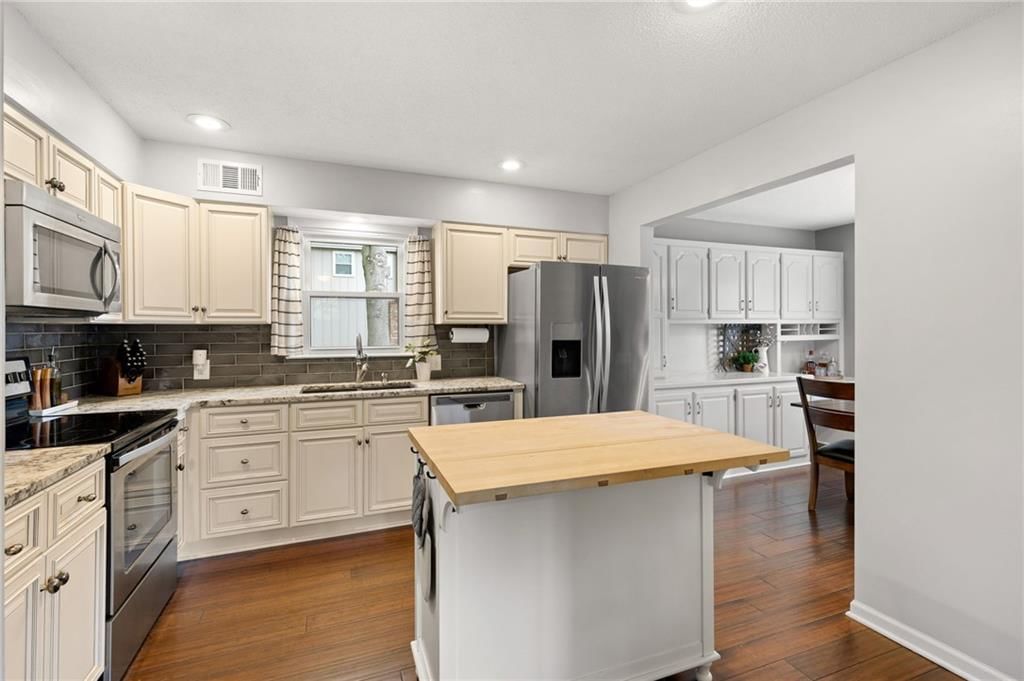 Photo 6 of 43 - 12705 W 99th Terrace, Lenexa, KS 66215