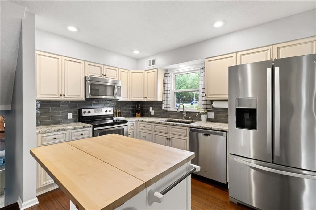 Photo 7 of 43 - 12705 W 99th Terrace, Lenexa, KS 66215