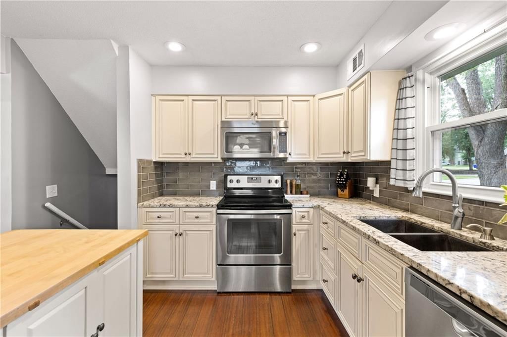 Photo 8 of 43 - 12705 W 99th Terrace, Lenexa, KS 66215