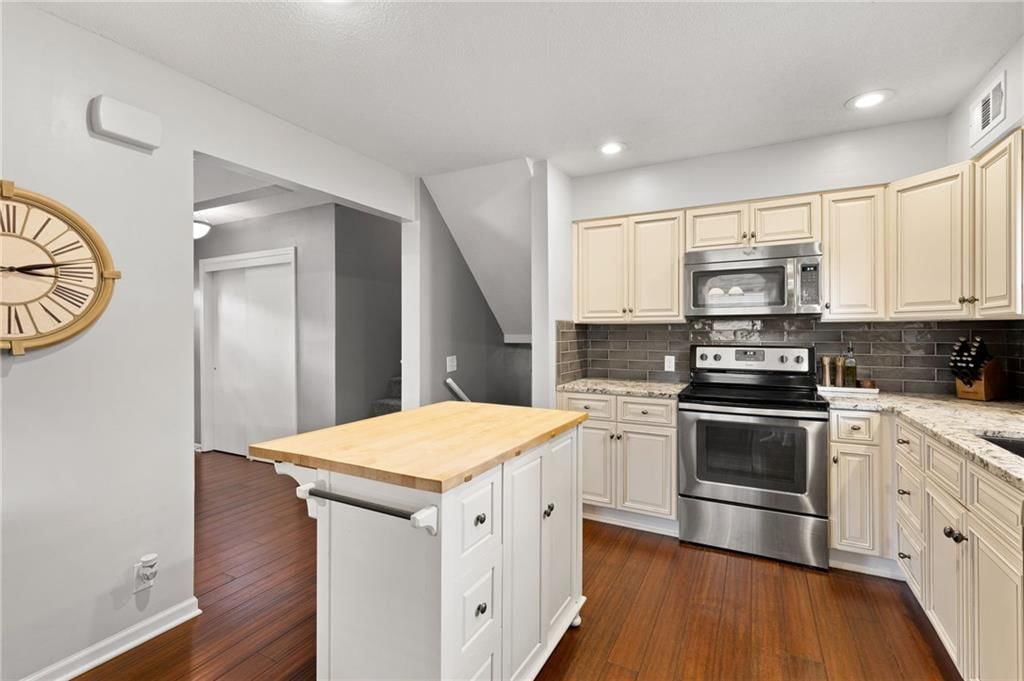 Photo 9 of 43 - 12705 W 99th Terrace, Lenexa, KS 66215