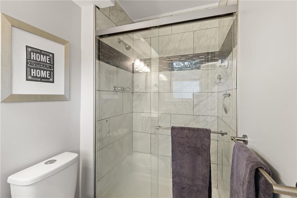 Photo 16 of 43 - 12705 W 99th Terrace, Lenexa, KS 66215