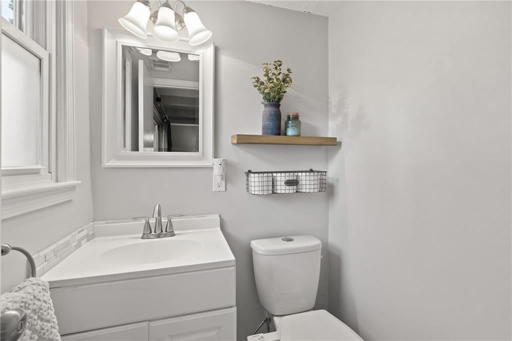 Photo 19 of 43 - 12705 W 99th Terrace, Lenexa, KS 66215