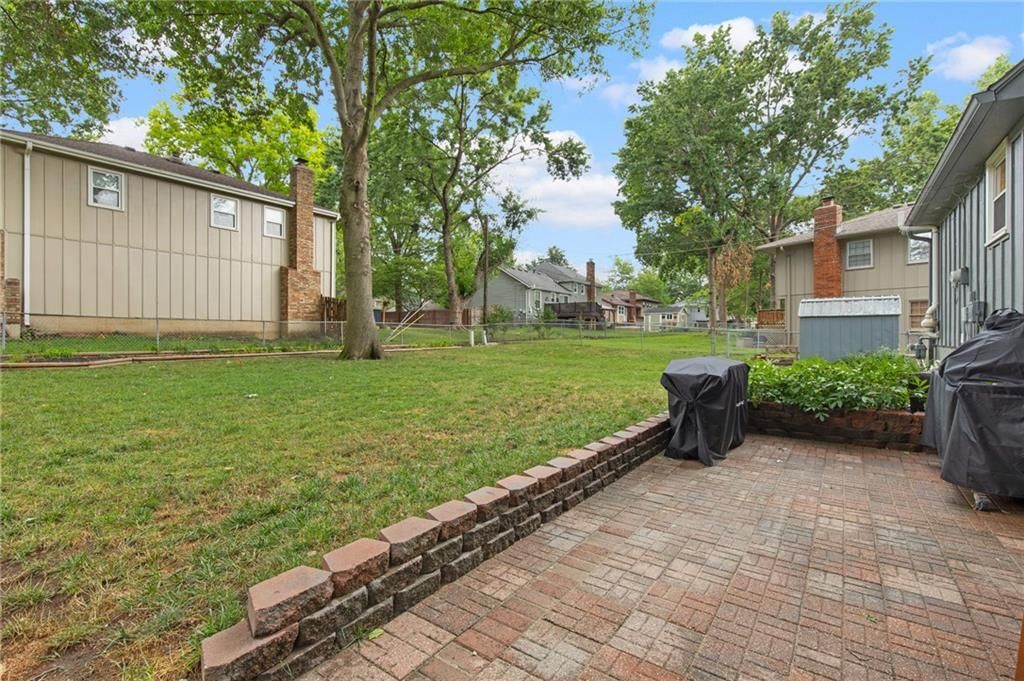 Photo 20 of 43 - 12705 W 99th Terrace, Lenexa, KS 66215