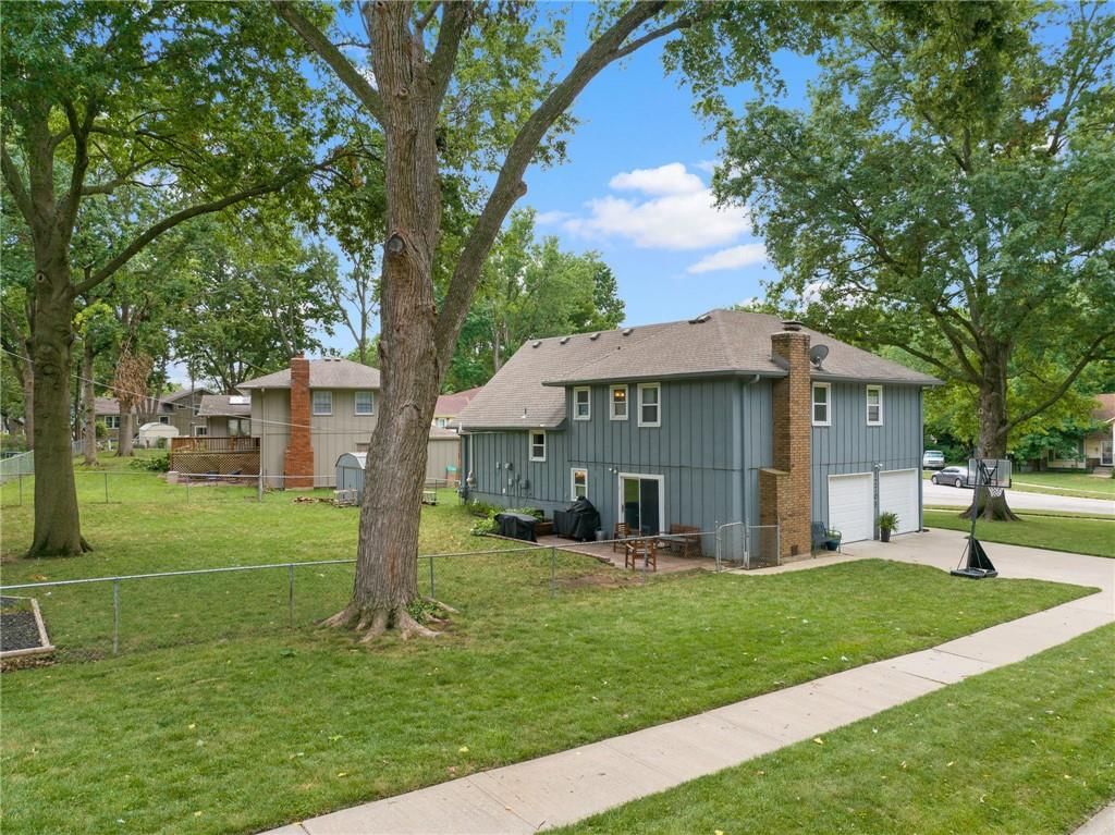 Photo 23 of 43 - 12705 W 99th Terrace, Lenexa, KS 66215