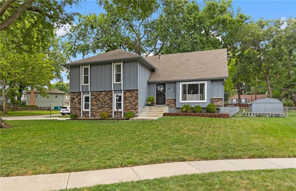 Photo 35 of 43 - 12705 W 99th Terrace, Lenexa, KS 66215