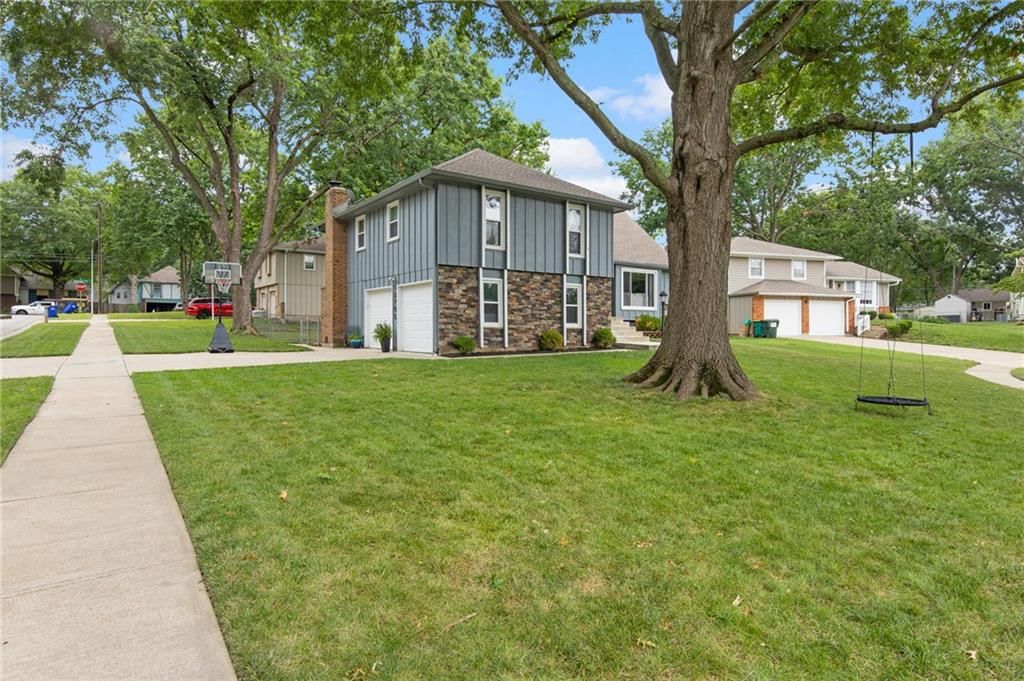Photo 36 of 43 - 12705 W 99th Terrace, Lenexa, KS 66215