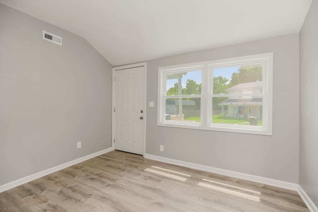 10522 E 6th Street S, Independence, MO: listing photo 2