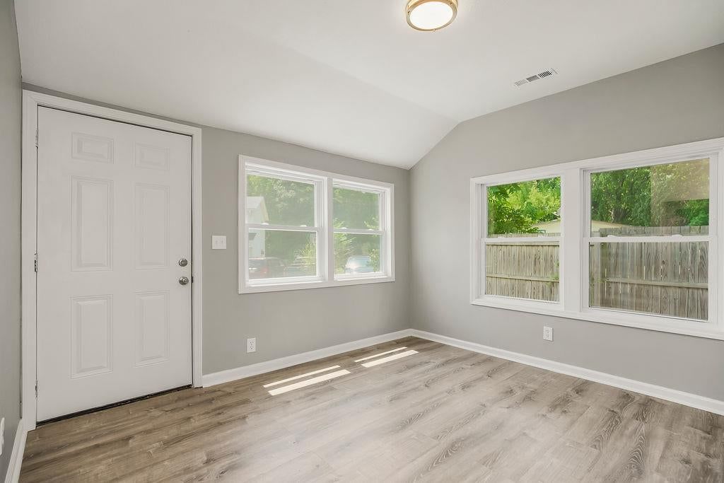 10522 E 6th Street S, Independence, MO: listing photo 3