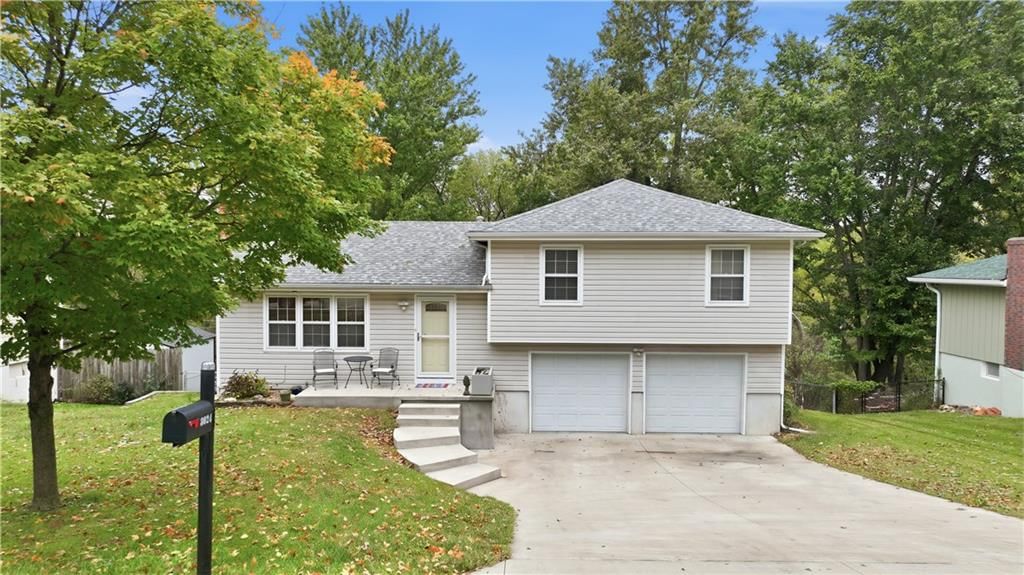 8024 NW Cadwallader Road, Kansas City, MO